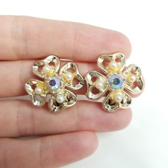 Vintage Rhinestone Center Flower Clip On Earrings Retro Light Gold Tone Setting - Picture 6 of 6